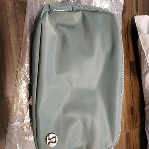 Lululemon everywhere belt bag